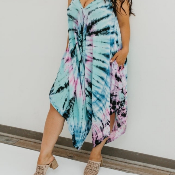 Angie Dresses & Skirts - Boutique label Tie-Dye dress with pockets